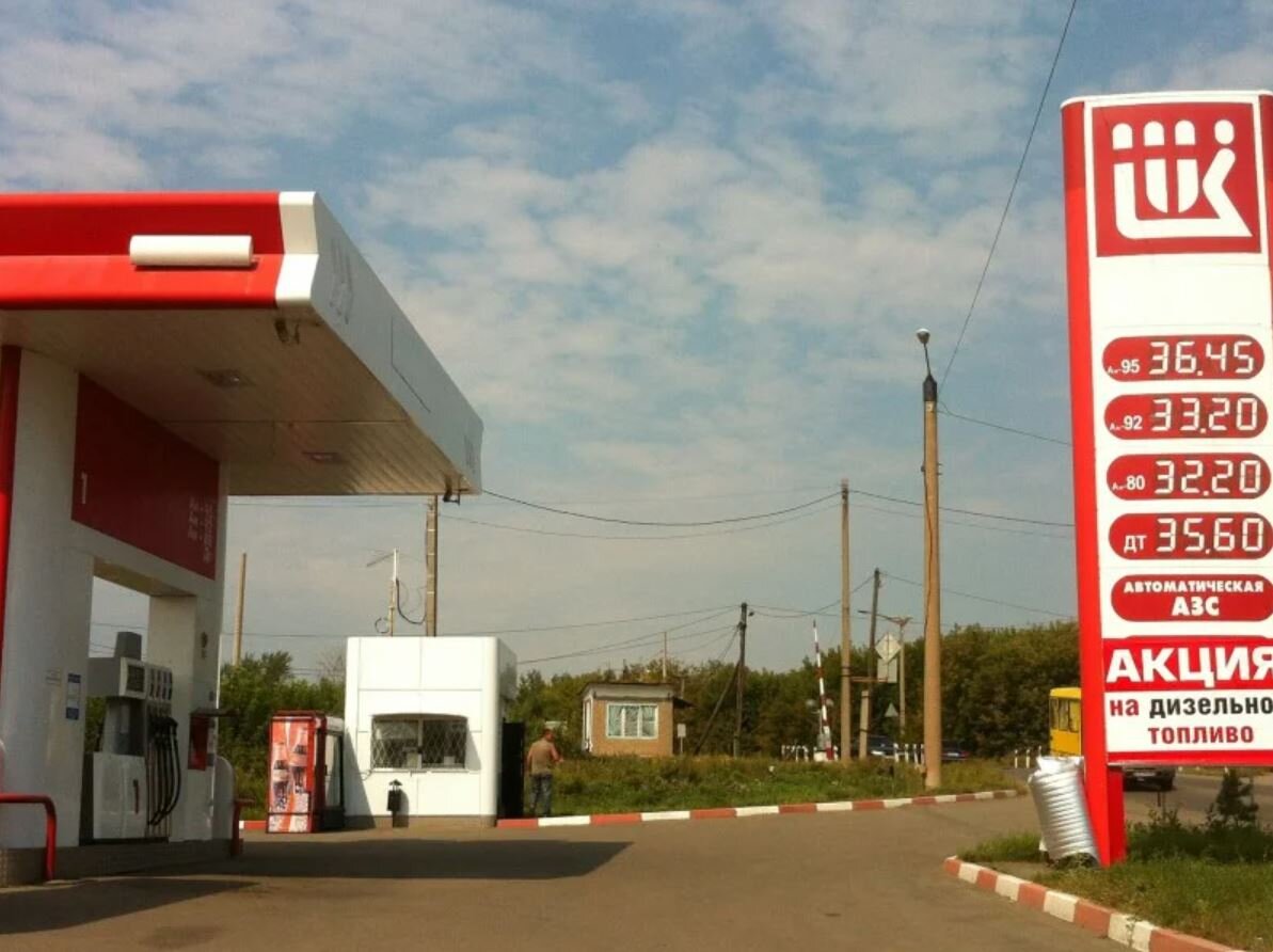 Доброго времени суток, дорогой читатель! Сегодня затронем важную тему поиска брендовой АЗС по маршруту вашего движения и научимся отличать автозаправочные станции оригинального бренда от заправок, работающих по франчайзингу, т.е. использующих только логотип известной марки, топливо же у них может быть стороннего поставщика.