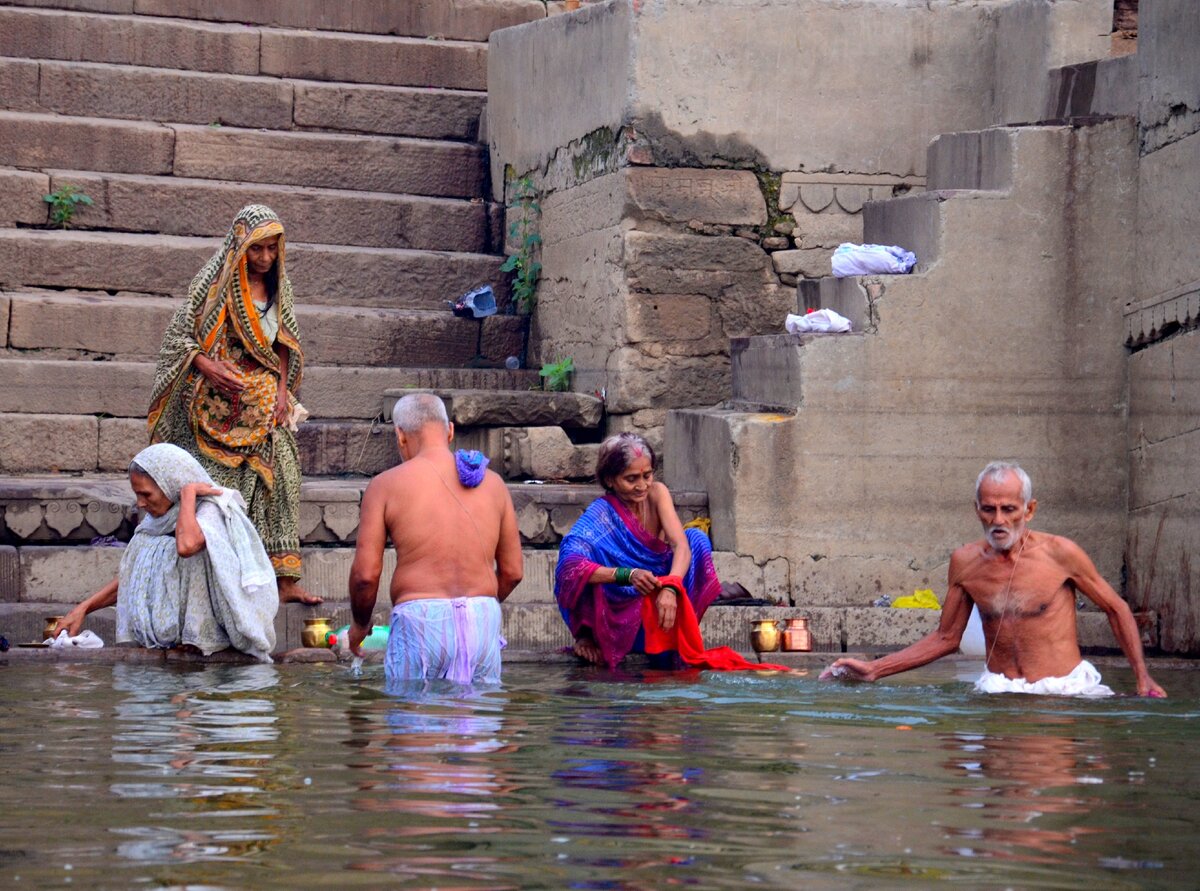 Омовения в Ганге. Фото автора.