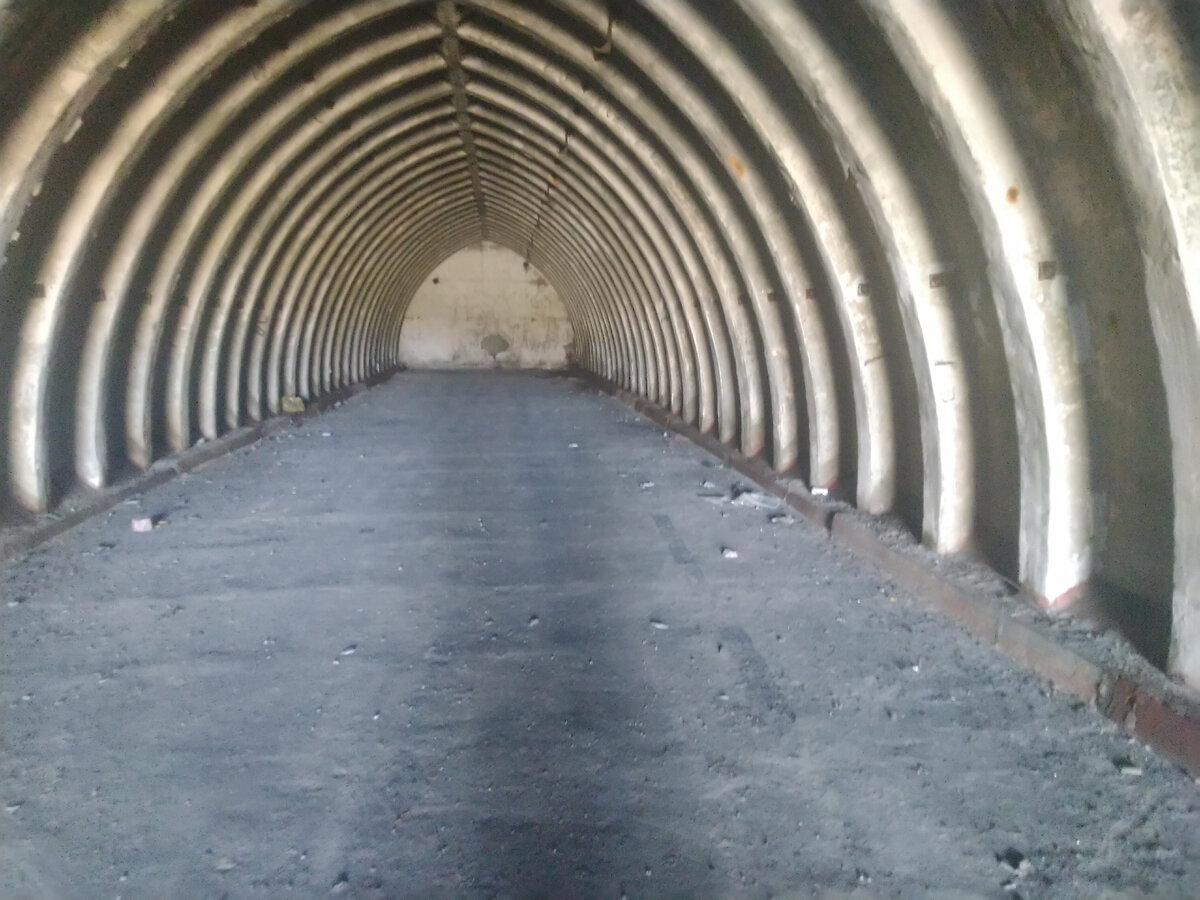 Бункер имеет в длину приблизительно 50 метров