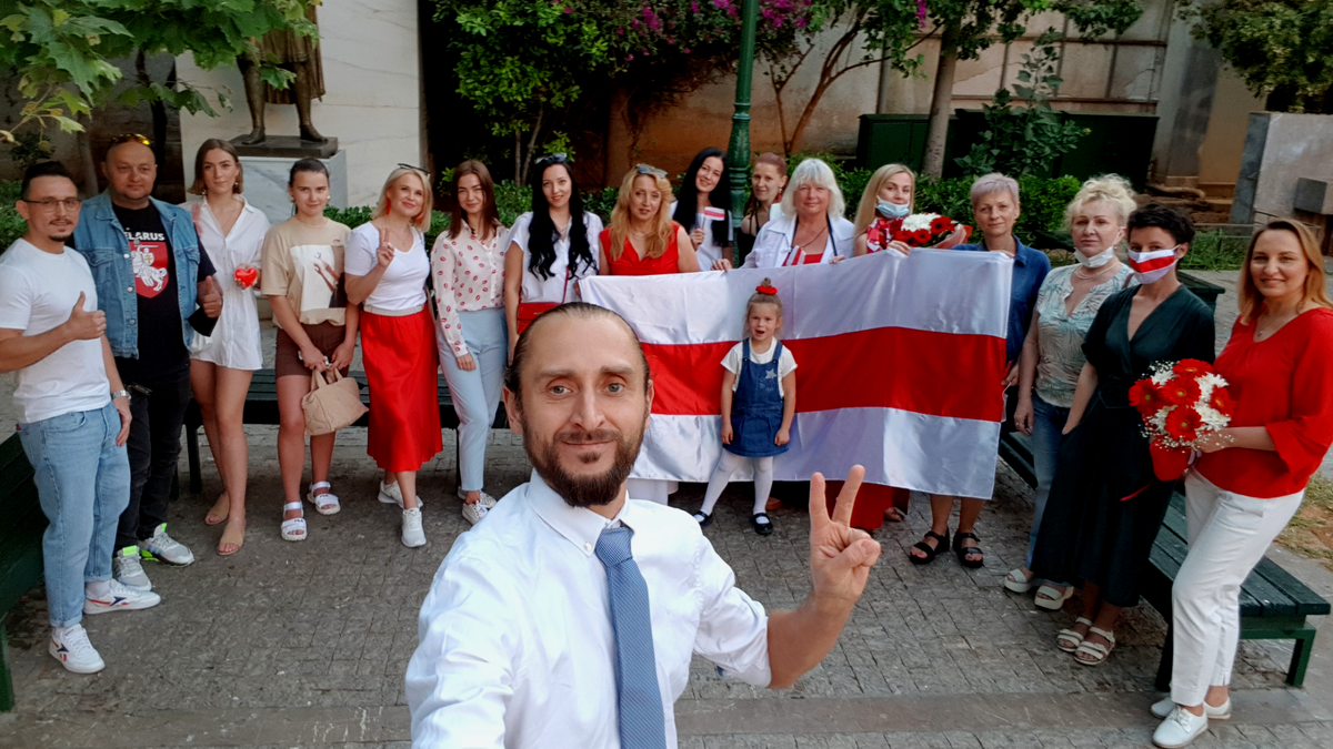 Собрались диаспорой Беларусов в Афинах на встречу со Светланой (Athens, The Mitropoleos square)