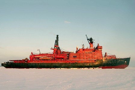 1977, 17 августа - Впервые в истории мореплавания советский ледокол «Арктика» (капитан Ю.С. Кучиев) достиг географической точки Северного полюса.