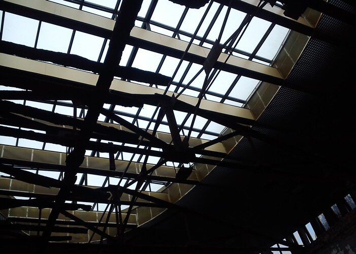 Потолок изнутри спортзала, 2014 год. Фото моё