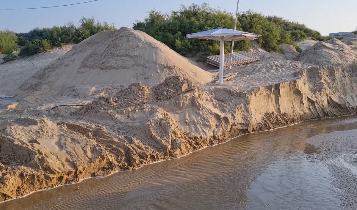 В Анапе прокопали новый канал и снесли песчаные дюны на Гостевом проезде в  Джемете | Сибиряки на море | Дзен