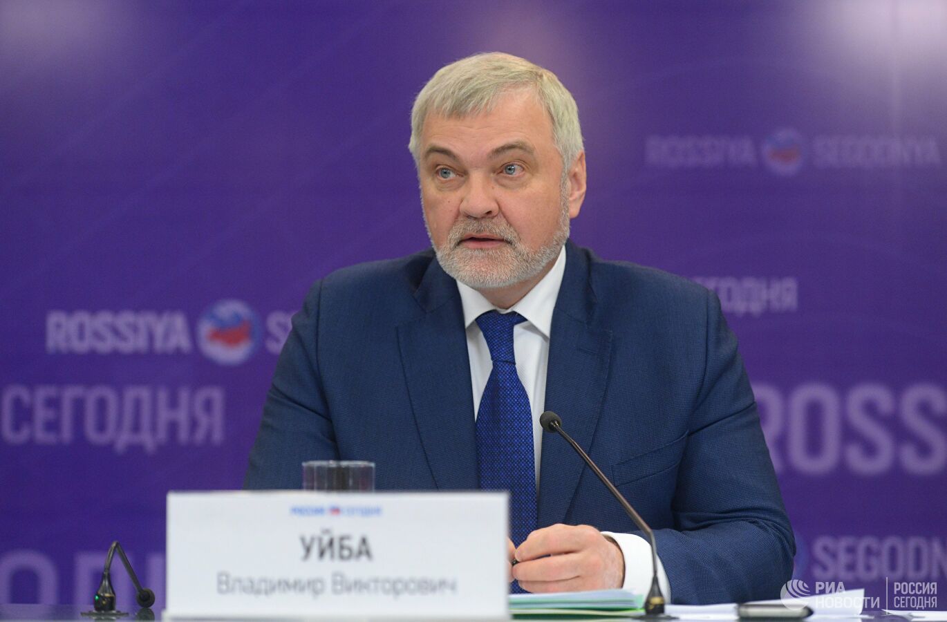 Зачем глава Коми сравнил себя с Путиным.1