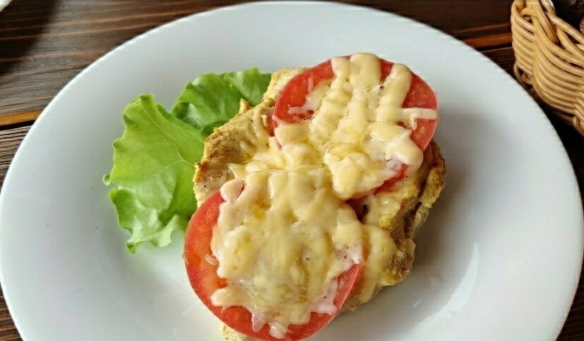 "Аппетитная курочка по-французски с картофельным пюре и овощами"