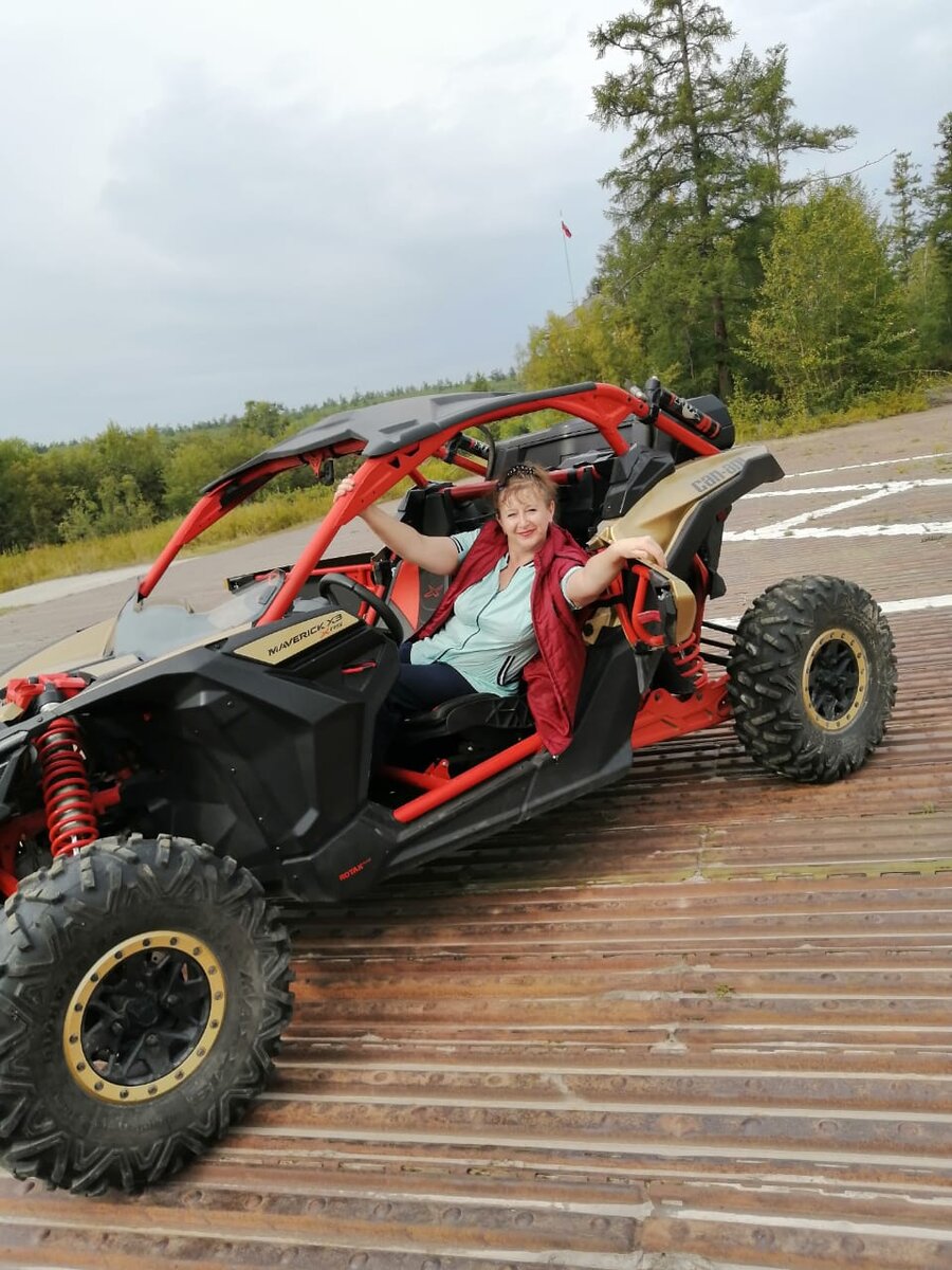 на фото автор блога