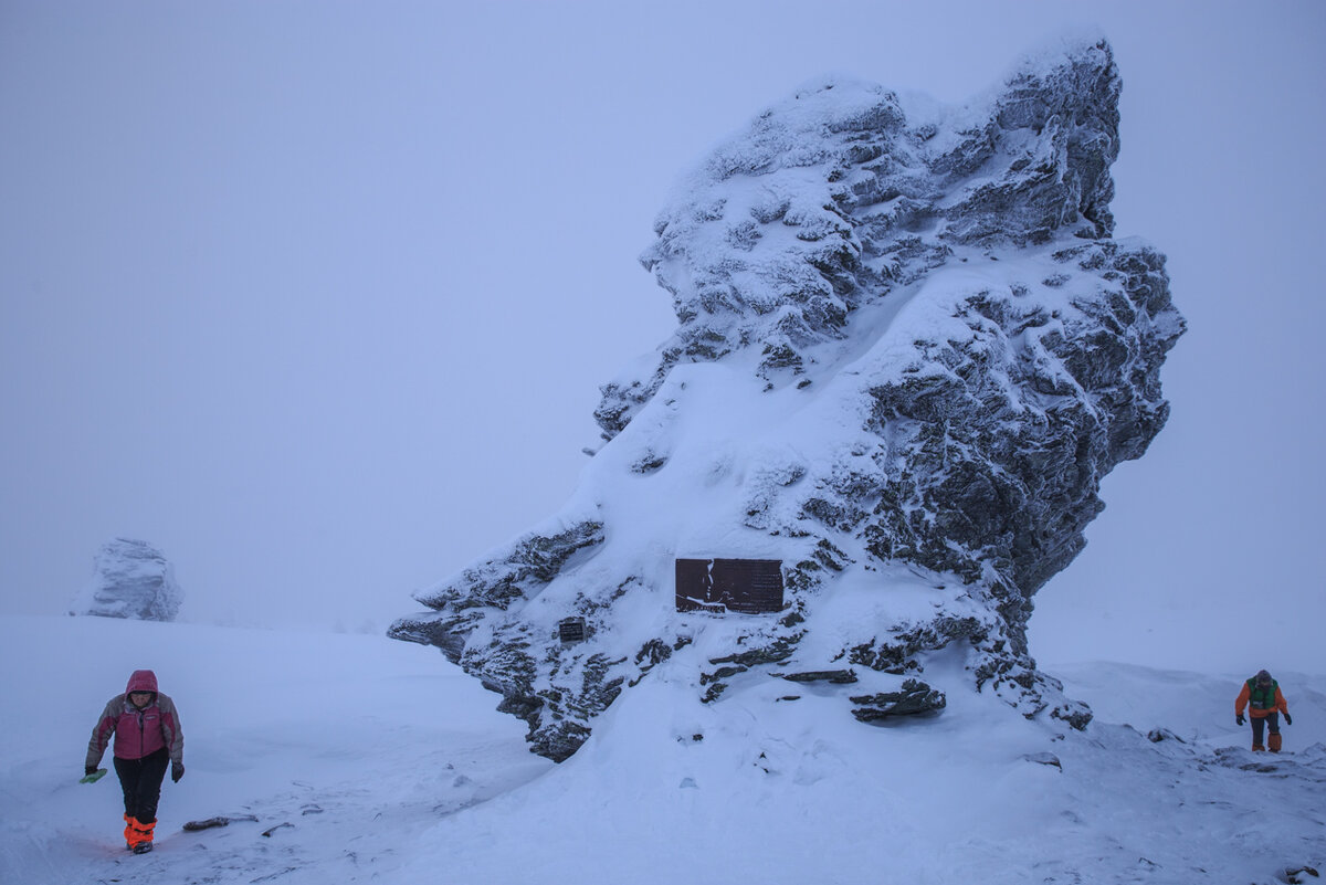 Погода тогда была похожая. Внизу есть лес, недалеко. Но его не видно. Фото из открытого доступа.