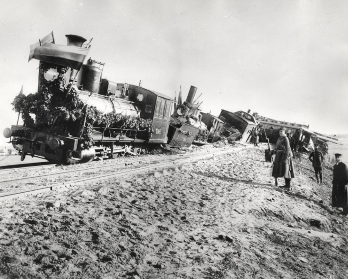 Поезд сошел с рельс. Источник: wikipedia.org