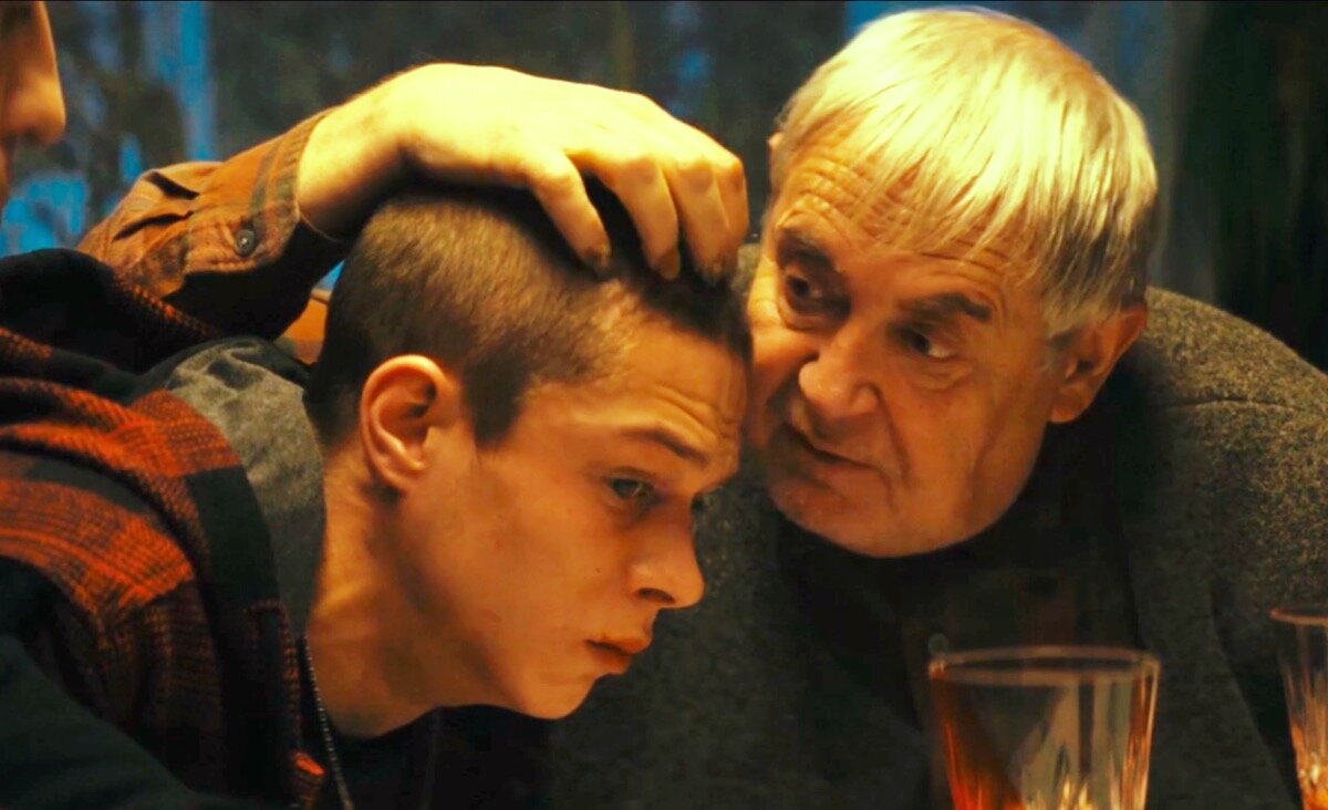 Кадр из фильма "Вампиры средней полосы. Новогодний эпизод". Реж. А. Богатырёв 