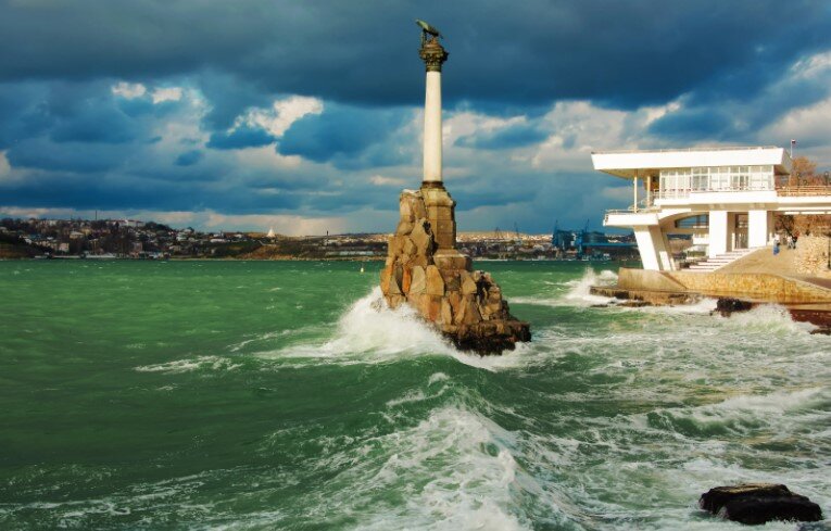 Памятник затопленным кораблям в Севастополе. Крым. Россия