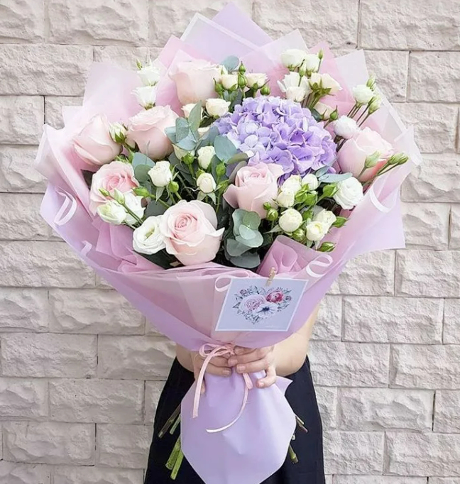 Букет на свадьбу в подарок. Букет невесте от гостей. Стильный букет. Букеты для молодоженов от гостей. Букеты в подарок на свадьбу от гостей.