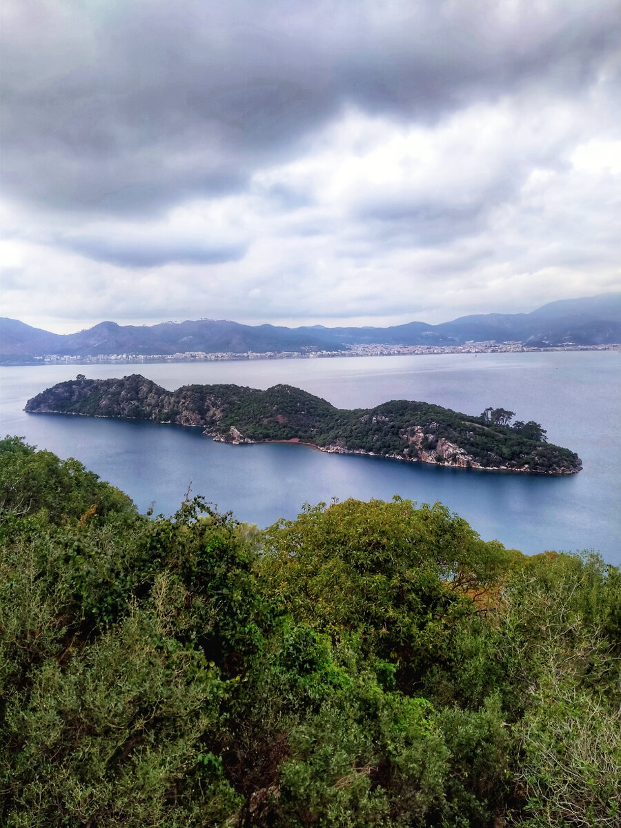 Райский остров на противоположном берегу от Мармариса