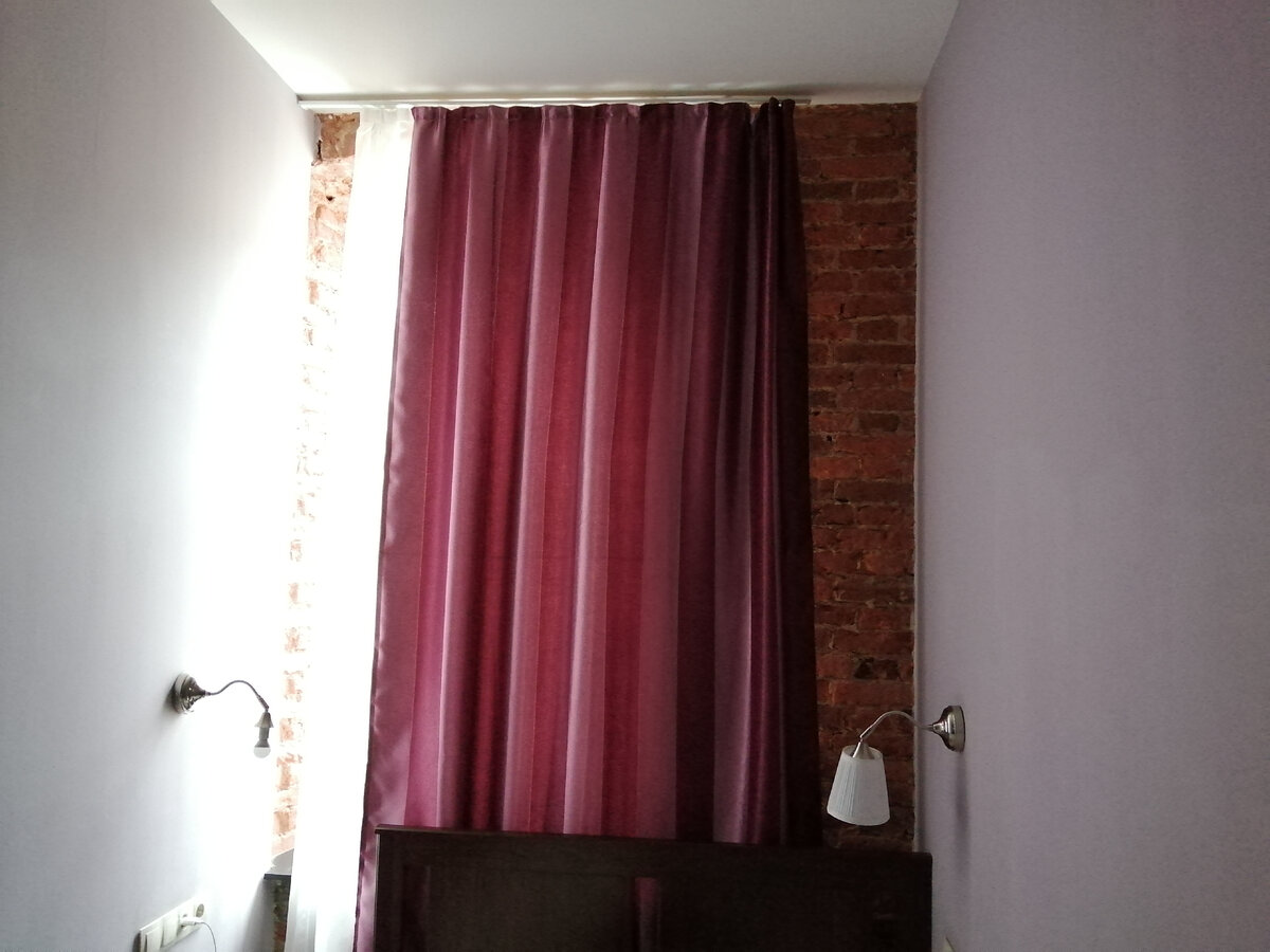 Спинка кровати. Всю кровать фотографировать не стали - на ней рабочий беспорядок )))