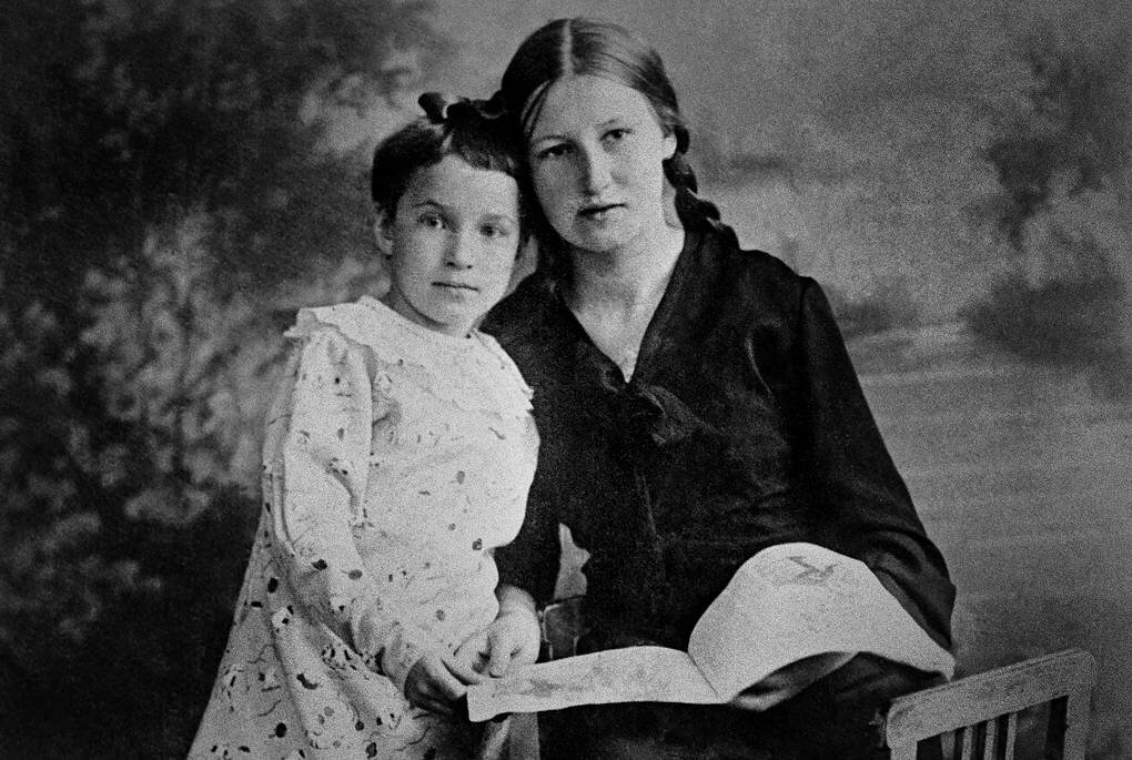 Таня и Нина Савичевы.