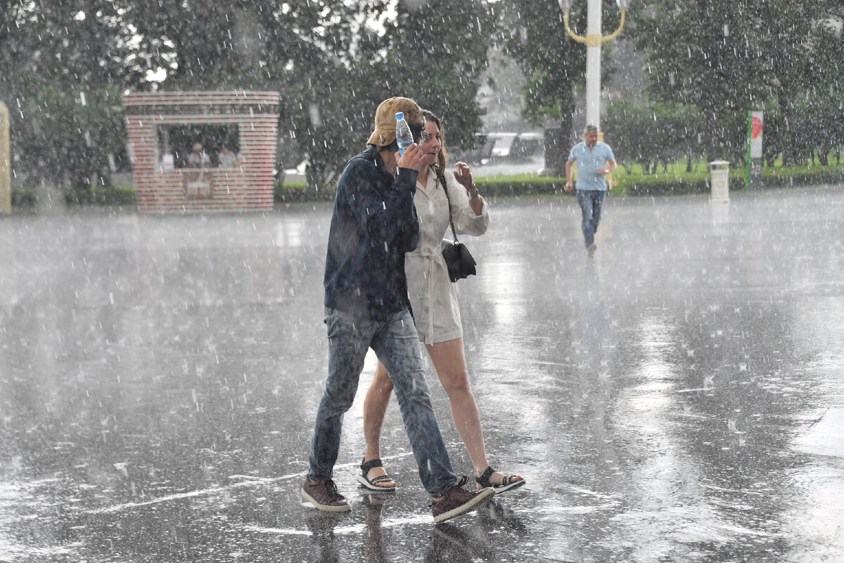 ☂️ Шёл дождь и два студента...☔ | Слово как оружие | Дзен