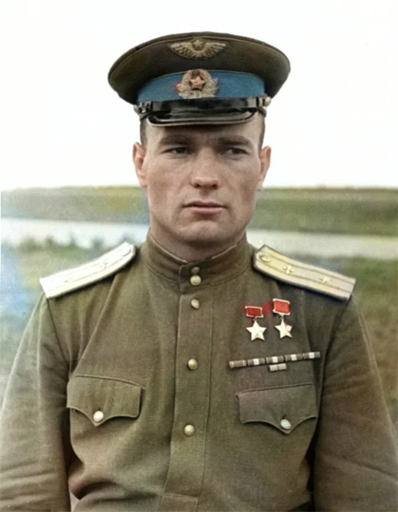Командир победы. Владимир Дмитриевич Лавриненков. Владимир Лавриненков дважды герой советского Союза. Лавриненков Владимир Дмитриевич герой советского Союза. Летчик Владимир Дмитриевич Лавриненков
