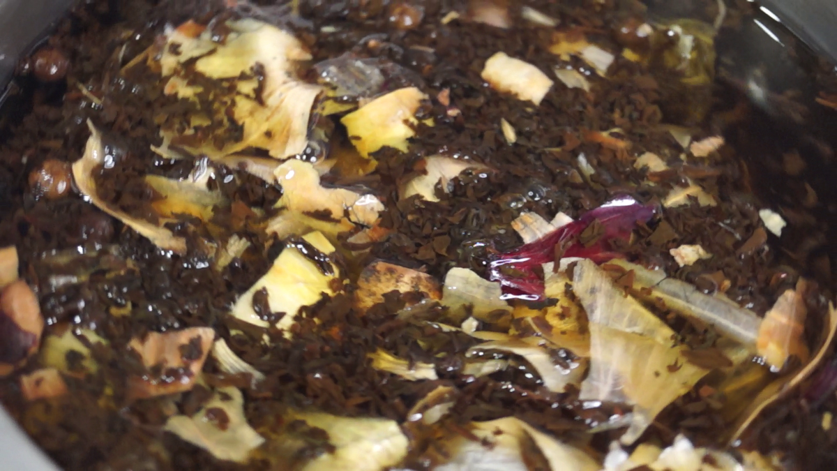 Скумбрия в луковой шелухе - самый вкусный рецепт с заваркой из чая или с жидким дымом