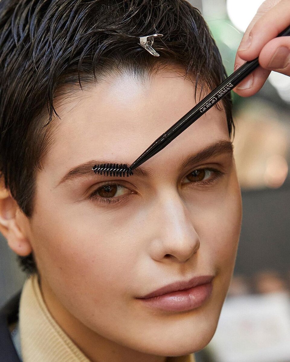     Как повторить модный макияж без макияжа самой. Фото: @armanibeauty