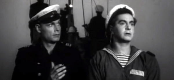 Старшина Разговоров (Сергей Столяров) и матрос Веткин (Юрий Любимов), кадр из фильма "Голубые дороги" (1947)