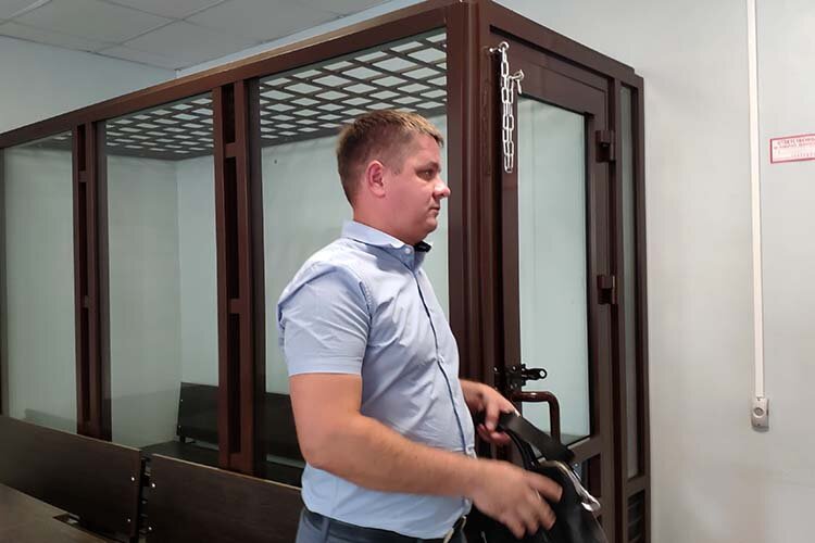 Полковнику МВД в отставке Леониду Полшкову вменяют пять эпизодов нарушения неприкосновенности частной жизни и два эпизода превышения должностных полномочий. Фото:  Анастасия Гусева