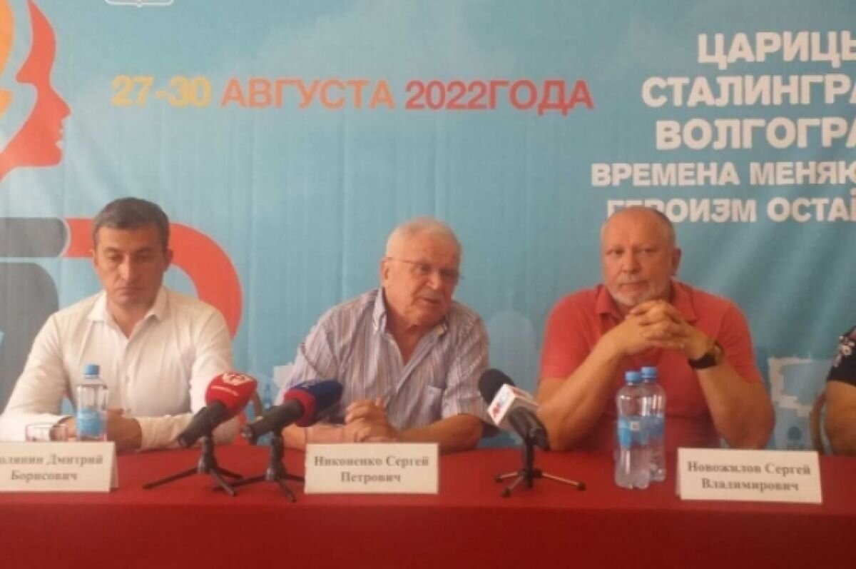    Сергей Никоненко (по центру)