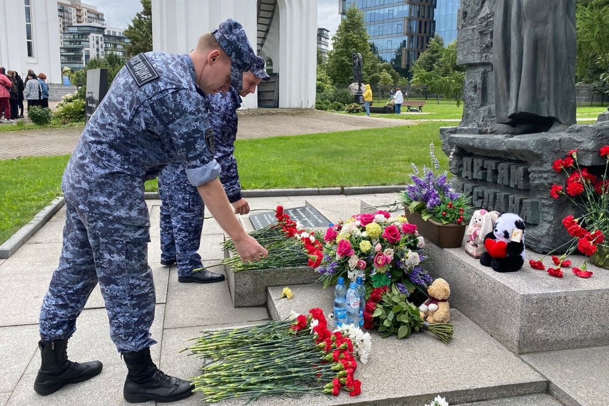 памятник детям беслана в москве фото