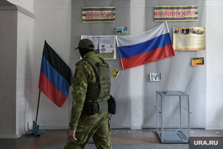    Силовики обеспечивают безопасность на участках для референдума в ДНР