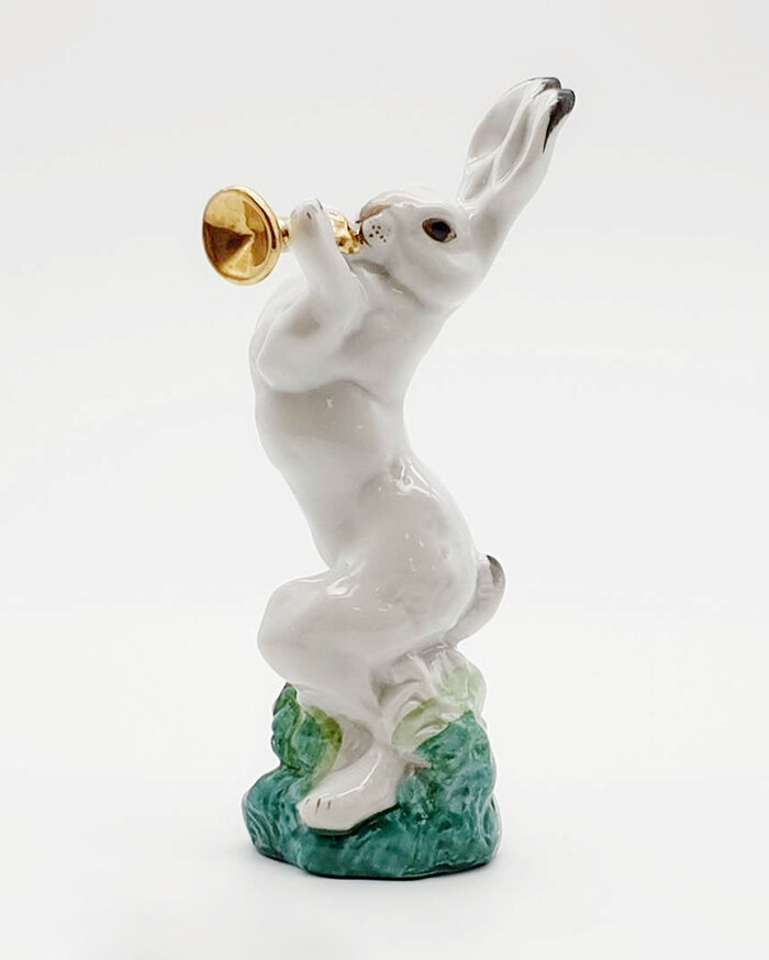 Скульптура «Заяц с трубой», ЛФЗ, 1950-1960 гг. Автор модели Е.И. Чарушин, автор росписи Е.Н. Лупанова.