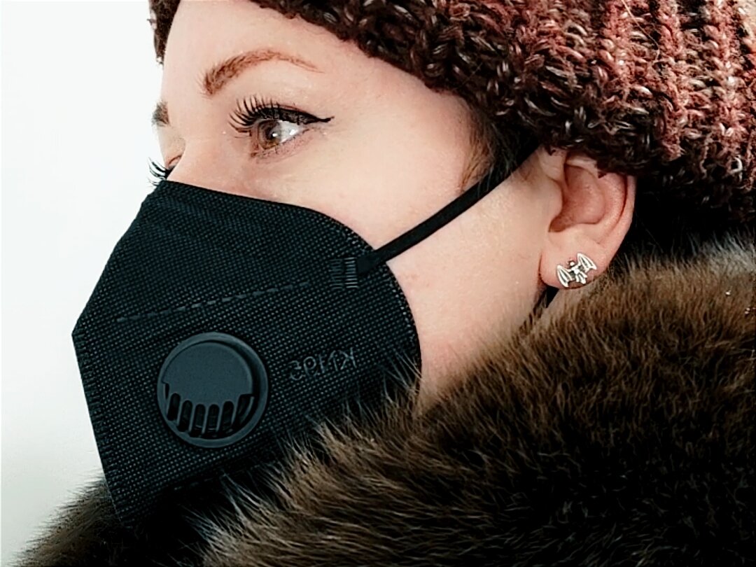 Никакие токсичные испарения от монитора меня не трогают))