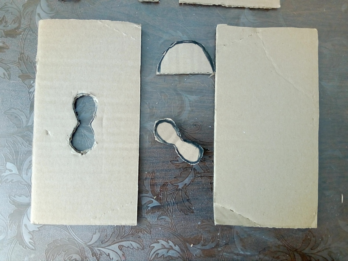 Вырезаем маникюрными ножничками