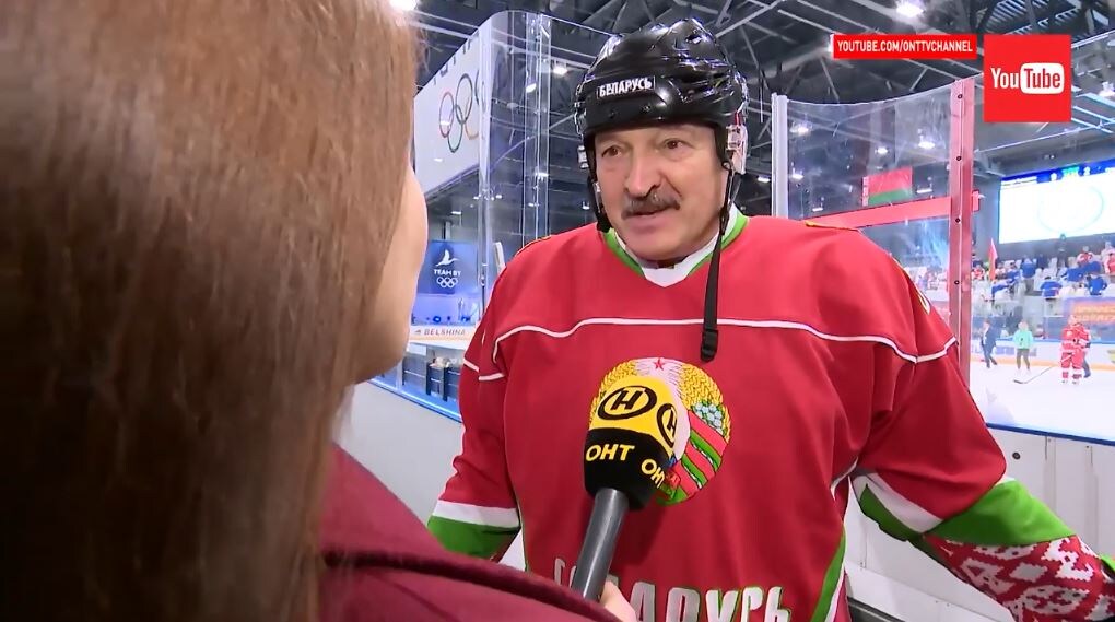 не понимаю... Здесь нет вирусов никаких. Вот ты же не заметила, что они летают! И я тоже не вижу. (про вирус) : https://www.pressball.by/news/other/353731 