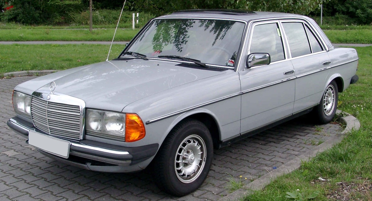 Mercedes-Benz S-klasse 1973 года выпуска. Источник иллюстрации - Яндекс.Картинки