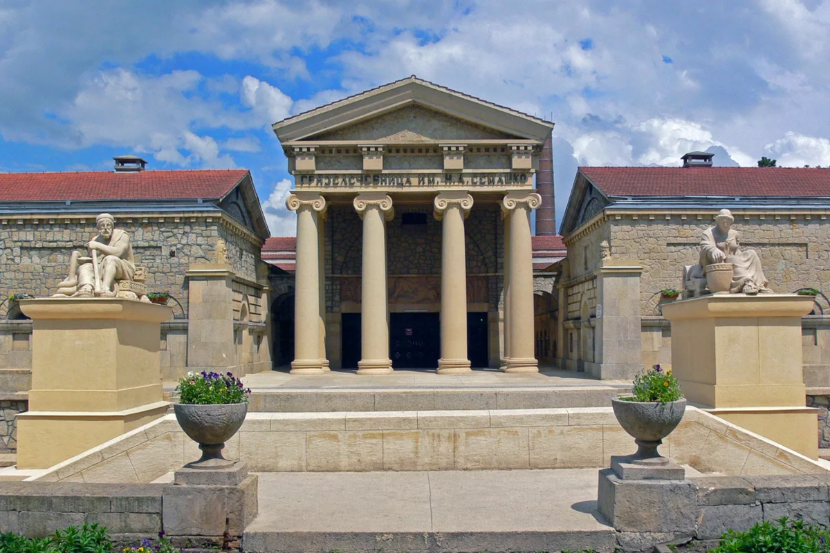 Курортный парк ессентуки. Курортный парк ессентуки. Ессентуки достопримечательности цандеровский. Цандеровский институт ессентуки. Ессентуки грязелечебница 1915.