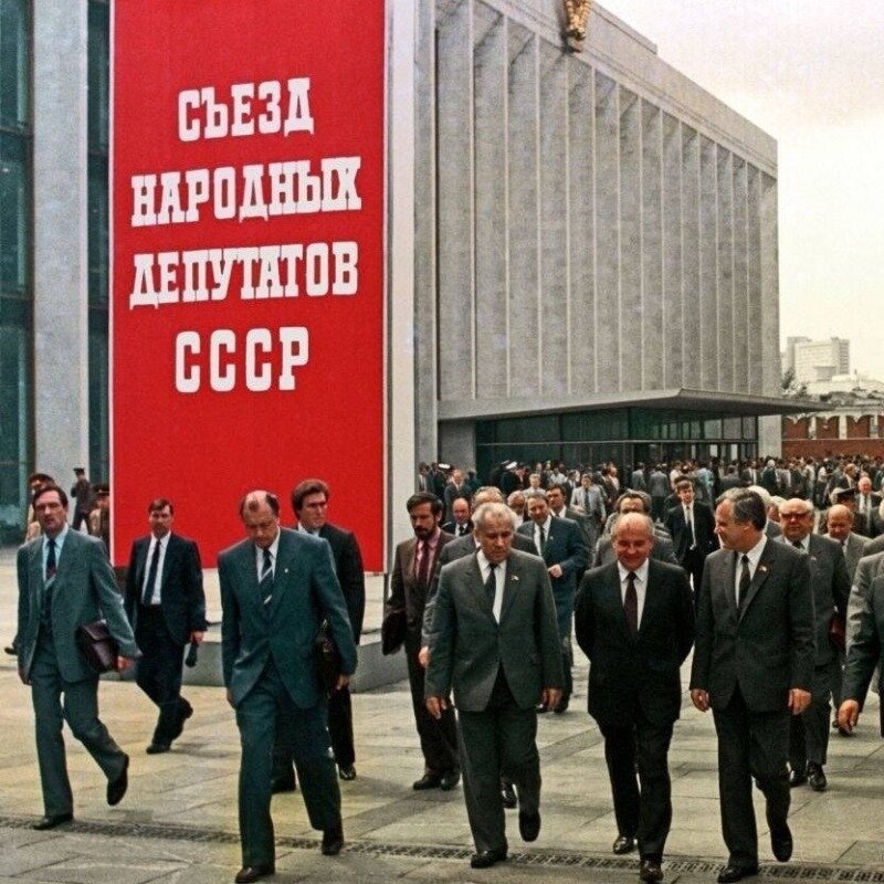 Источник фото https://topwar.ru/142805-ispravil-posle%5Bfont%20color=blue%5D%5Bfont%20color=blue%5Ddni%5B/font%5D%5B/font%5De-dni-sovetskogo-soyuza-demokratiya-vmesto-totalitarizma-chast-1.html