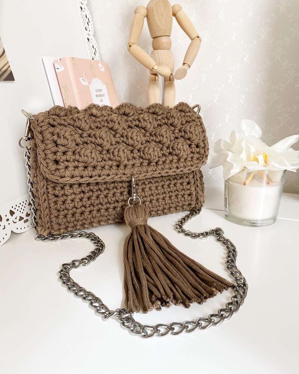 Сумка из полиэфирного шнура с кисточкой