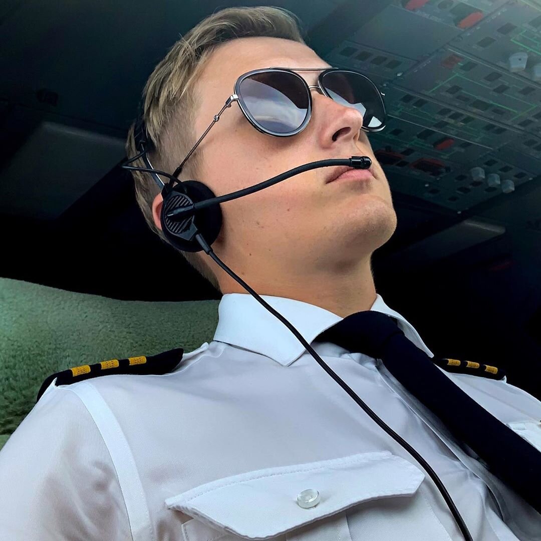 Фото Евгения Молькова из архива со странички https://www.instagram.com/takeoffmolkov/