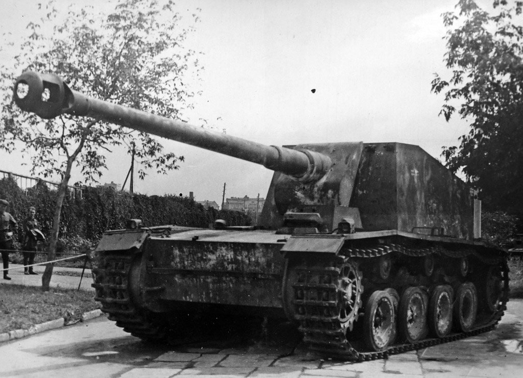 Очень брутальная машина со 128-мм "длинной рукой" в 61 калибр (7,8 метра)
