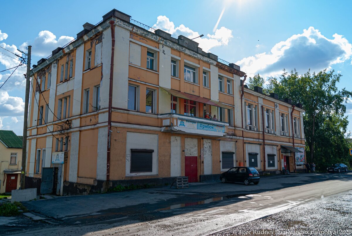 Здание построено в самом начале тридцатых, а в 1933 году Соловецкие лагеря уже закрыли