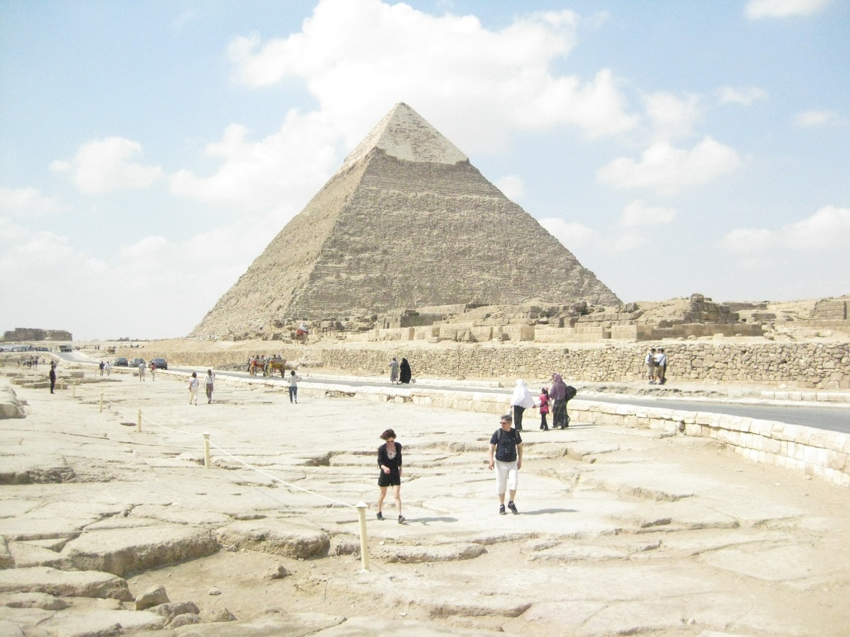 Добраться до курортов в Хургаде и Шарм-Эль-Шейхе пока можно только с пересадкой в Каире