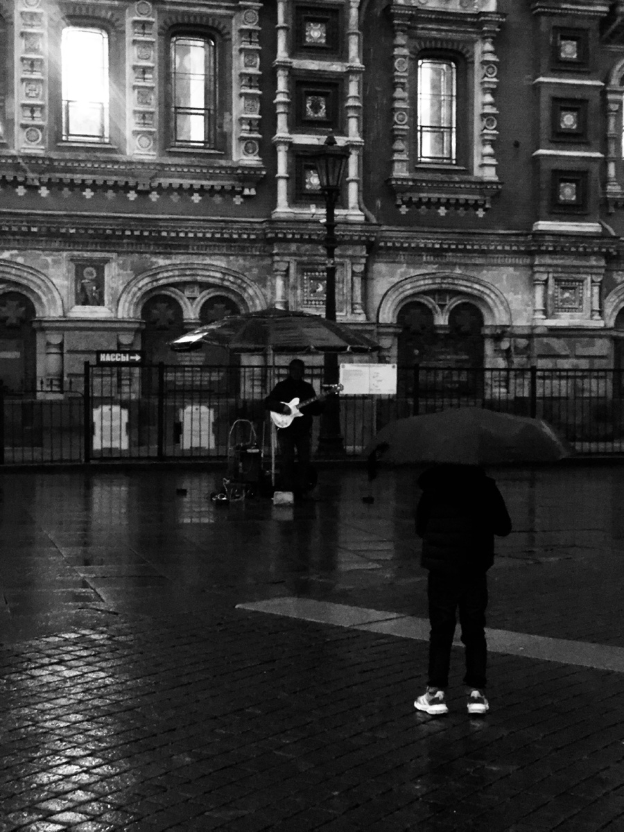 Наблюдайте за искусством как этот мальчик 