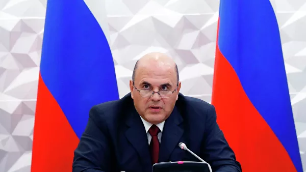 "Средства будут использованы не только на ремонтные работы, но и на строительство новых участков дорог. Деньги выделяются в рамках национального проекта "Безопасные и качественные автодороги" и государственной программы "Развитие транспортной системы", — говорится в сообщении.