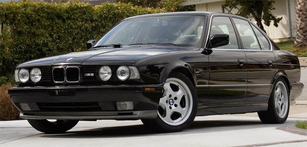 BMW E34 — модификация кузова BMW пятой серии, который выпускался с 1988 по 1996 год включительно. Всего было выпущено 1 333 412 автомобилей, из них 124 656 универсалов. Автомобиль был выдержан в стиле традиционного BMW, но в то же время содержал в себе современные технологии. Он был также оснащён автоматическим контролем устойчивости (ASC) или тяги (ASC + T).