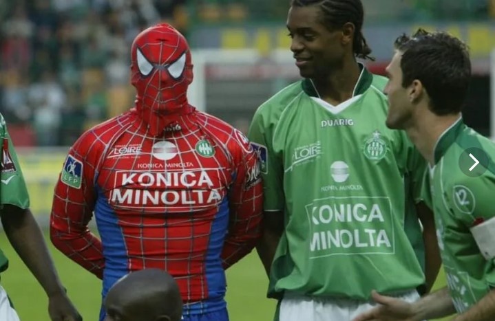 Поиграем в игру? Листай дальше и отвечай на вопросы про футболистов. Поехали?