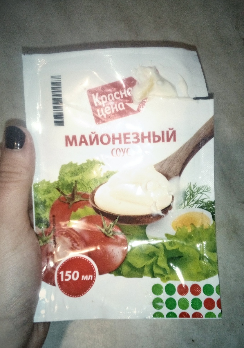 Такой майонезные соус продаётся в Пятёрочке, стоит копейки и в нём нет продуктов животного происхождения. То же самое касается и сухариков с ароматом стейка. 