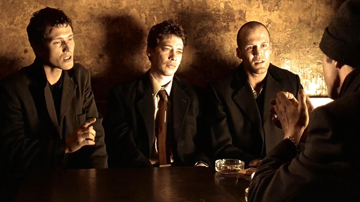 Стиль гая ричи. Lock stock and two smoking Barrels.