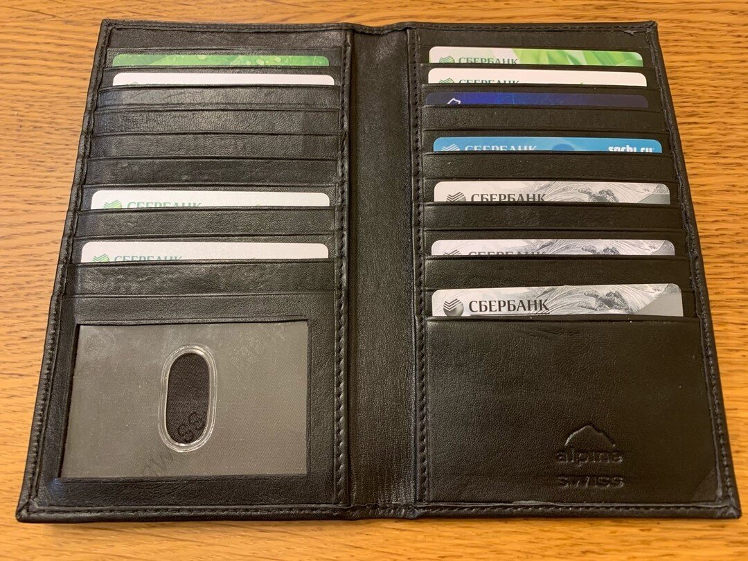 Фото сделано автором (наши с мужем карты, вдвойне не везёт тем, кто теряет кошелёк со всеми своими картами)