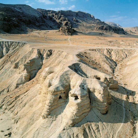 Кумранские пещеры. Источник фото: сайт https://www.messagetoeagle.com/