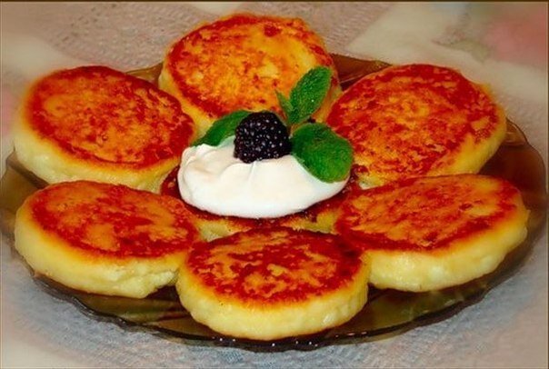 Ингредиенты: 
400 г. свежего творога
2 ст. л. сахара
1 яйцо
1 ч. л. соли
пол стакана муки (стакан в объёме 250г)
мука для обваливания
пакетик ванилина