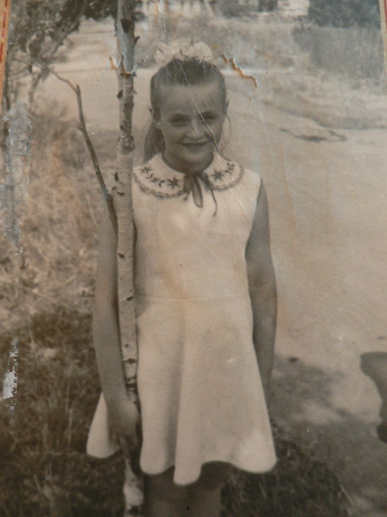 Мне тут 7 лет. Я в 1 классе ходила по магазинам, ездила сама на автобусе в танцевальный кружок, мыла посуду и т.п.