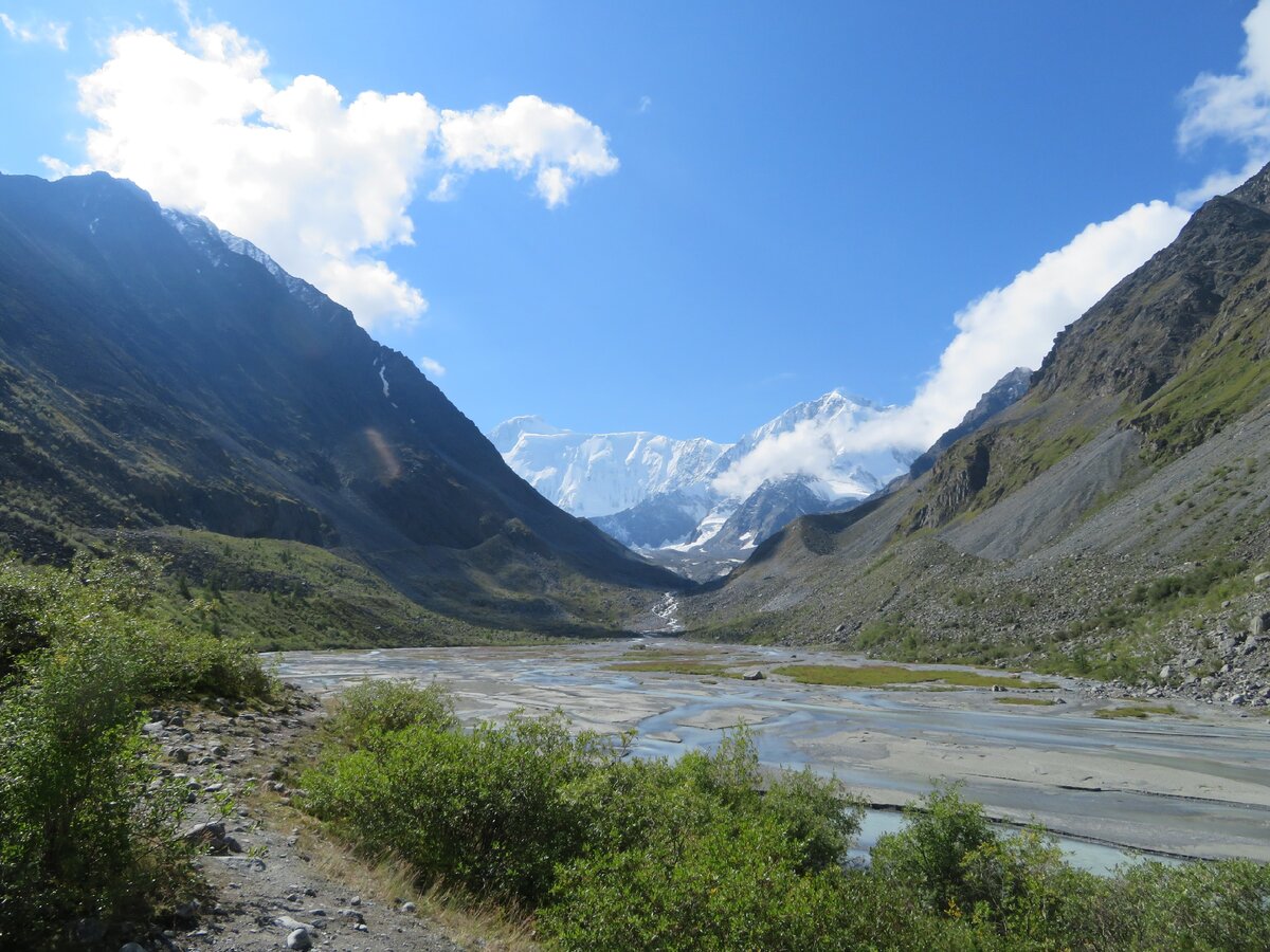 Далее к подножию